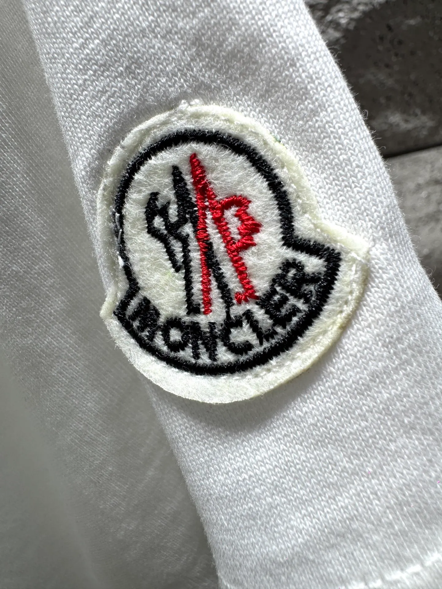 Moncler* ‼️ T ® 🖤Moncler T ， 280g Quality ， Breathable， ! Logo， 。 ， ， 。 ⚠️ ： ⚠️ SG 26278 Same Style 𝐂𝐎𝐋𝐎𝐔𝐑：White Black 𝐒𝐈𝐙𝐄：S-XXl
